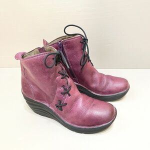 EXCELLENT CONDITION BIONICS ANKLE BOOTS IN PURPLE LEATHER